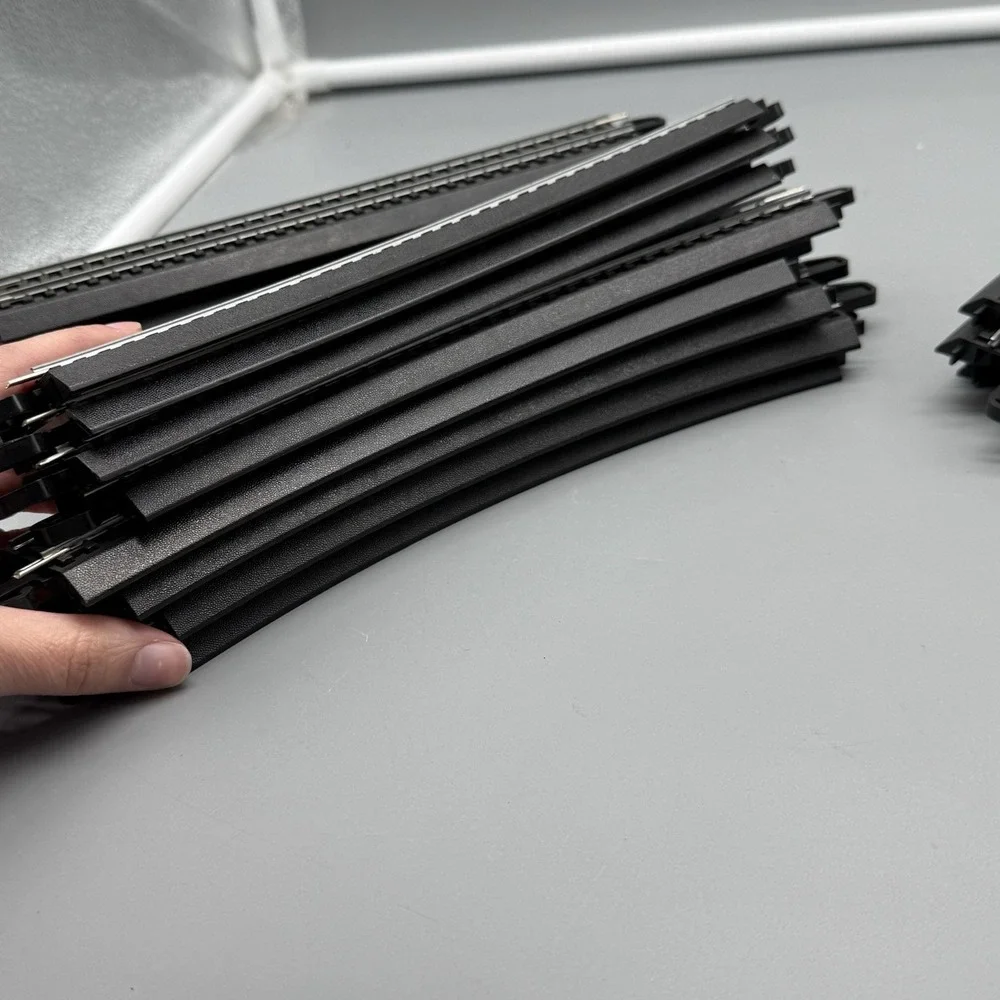 Bachmann HO Scale E-Z Track 18 Pc Lot Black Roadbed Straight Curve Rerailer 18